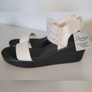Skechers Women's White and Black Wedge Sandals Sz 9